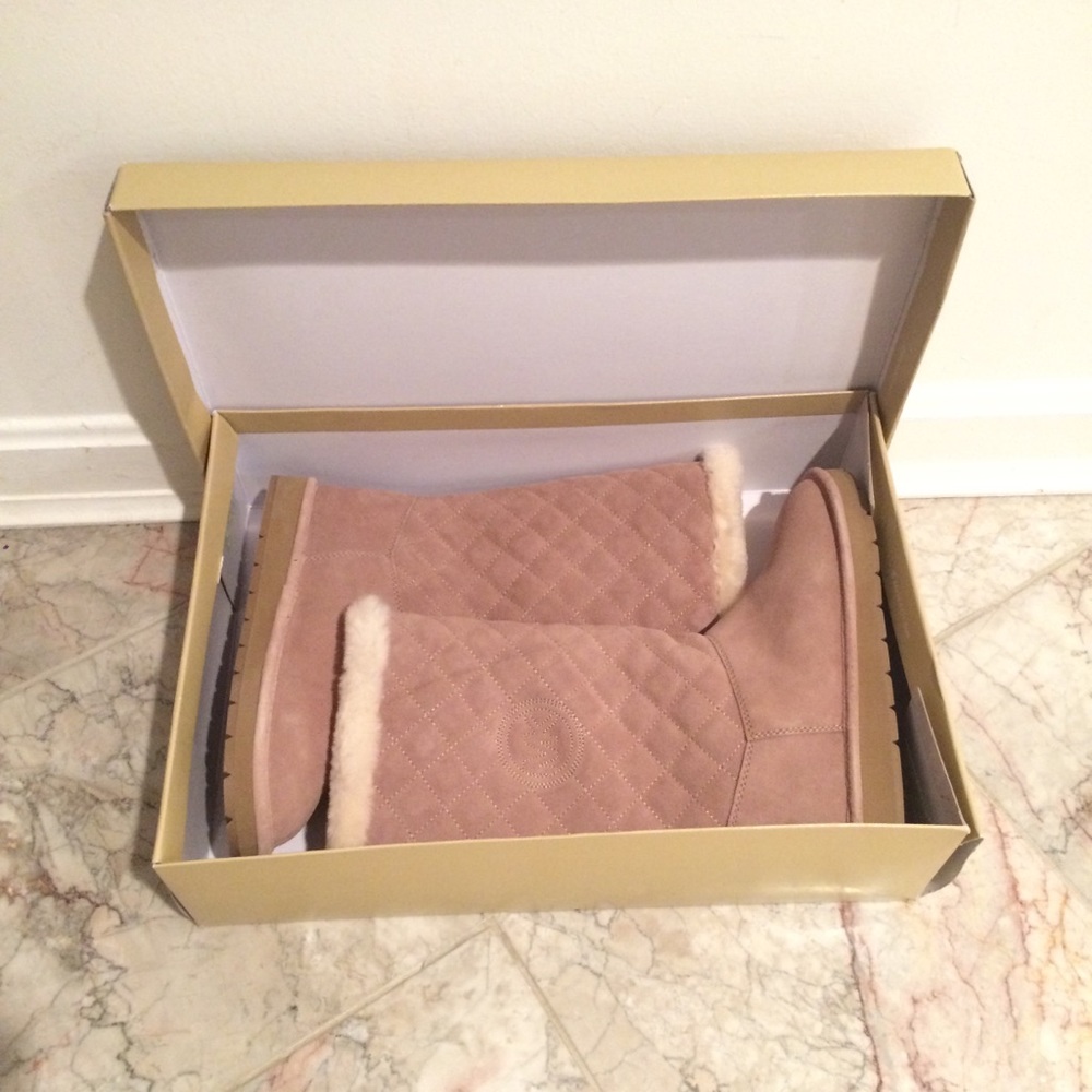 Sandy Quilted Suede Fur Cold Weather Boots - Picture 9 of 16